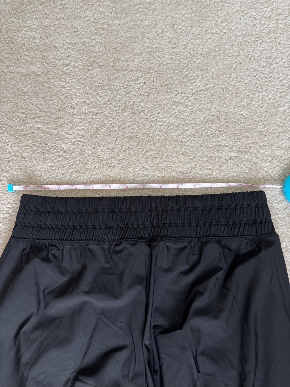 Like New Old Navy SleekTech Barrel Leg Pants in Black Size Small - Picture 4 of 5